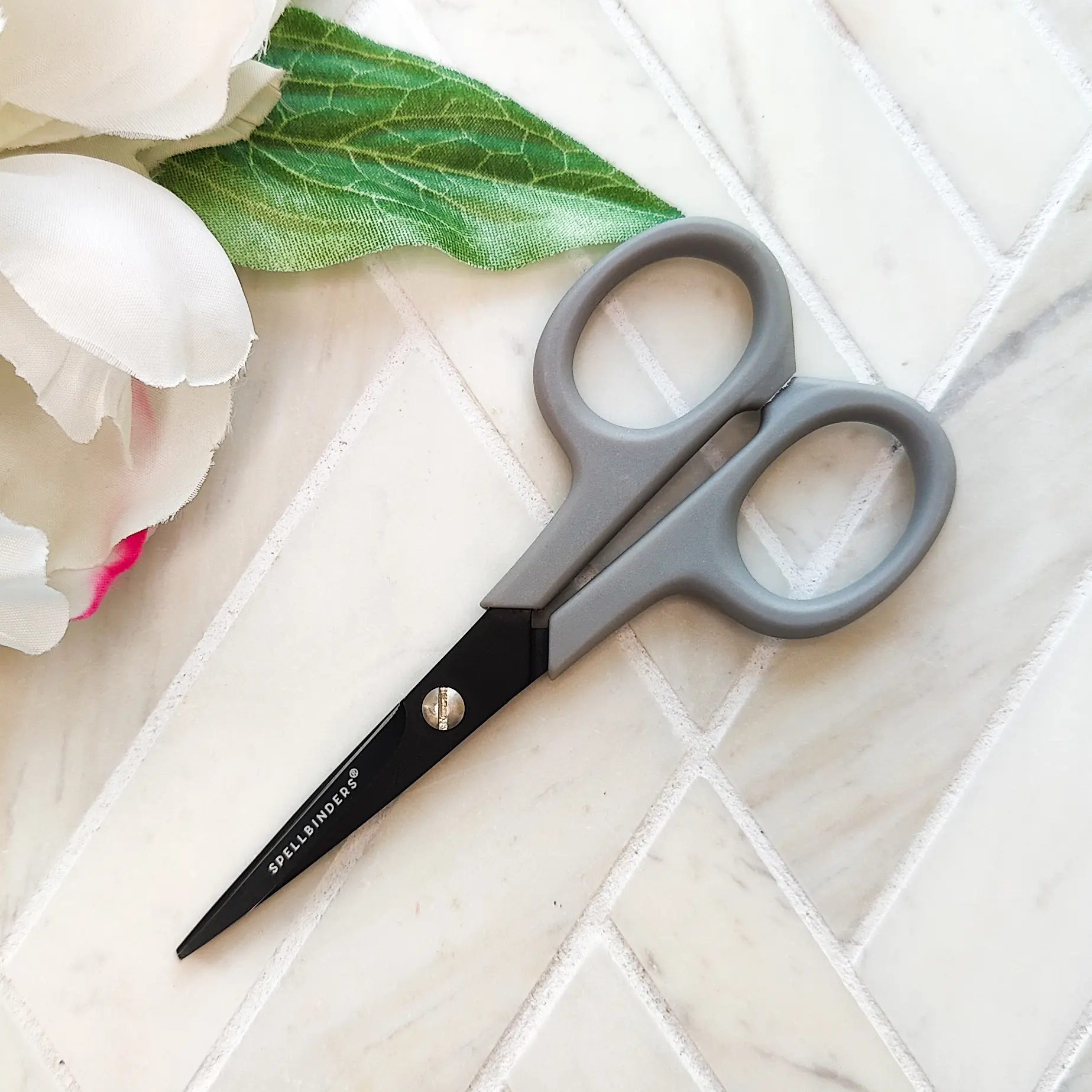 Spellbinders 4″ Pro Detail Scissors
